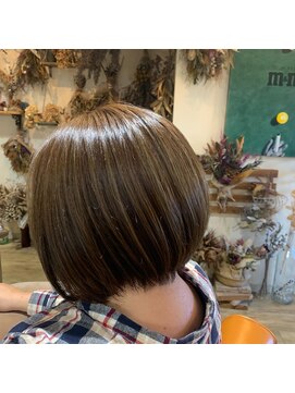 ミネット(Minette) 前下がりボブ