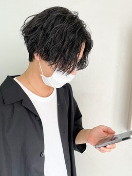 キャンバス バイ ネオリーブ 横浜西口(Canvas by neo.) 前下がりセンターパート ツイスパパーマ【横浜】