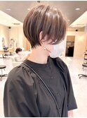 耳掛けショートボブ/襟足束感ショート/アッシュベージュ
