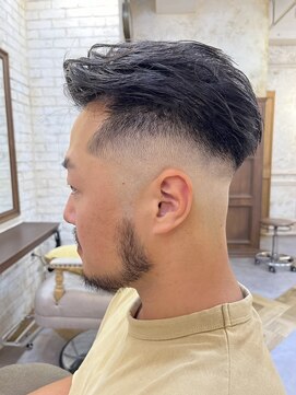 カリーナ(Carina) 〈キシタクヘアー〉オールバックスキンフェード