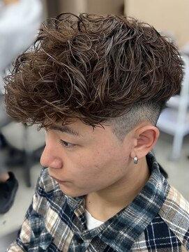 アンバー(UMBER) 海外風スペインカール 短髪パーマ