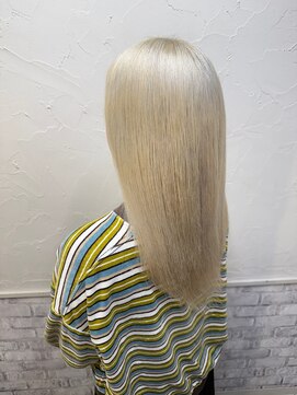 シュリット(schritt) プラチナブロンド　渋谷ブローチカラーYOSHITAKE