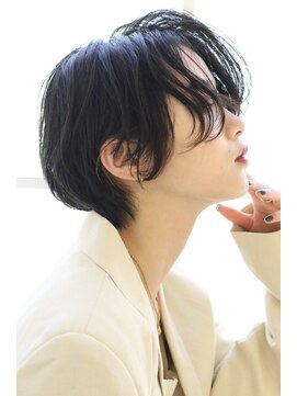 リビンバイアフロート(Livin by afloat) 大人かわいい小顔前下がり丸みショートボブ