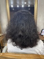 アンフィユヌキャトル(AnFye une Qatll)&nbsp;くせ毛が気になる海外の方を高難易度縮毛矯正で艶髪