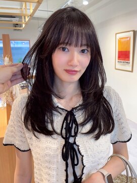 クシェル(kuschel) レイヤーカットx暗髪地毛カラーxぱっつん前髪x暗めカラー