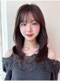 暗髪でも出せるこなれ感フェイスレイヤー×ナチュラルセミロング