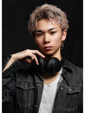 ミルクティティーベージュツーブロスパイキーショート短髪