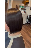 エスト(est.) 切りっぱなしボブ×ミネコラトリートメント