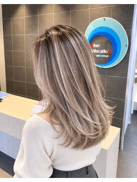 ブルーバイブレーション BlueVibration ロングレイヤー　白髪ぼかしハイライト　ベージュ