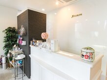 アシュリ ヘア リゾート(Assure hair resort)の雰囲気（色々なケア商品も取り扱っています。）