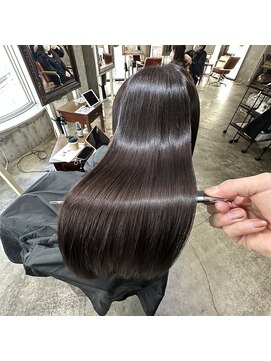 サロンドミルク 原宿(salon de MiLK) 暗くしたのに艶で明るく見える美髪！