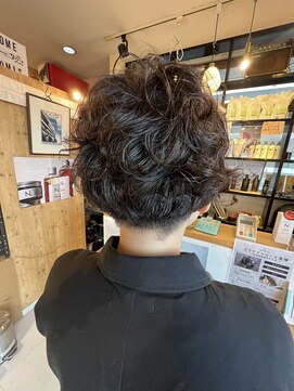 ルーミス バズヘアー(Loomis Buzzhair) おしゃれクルクルパーマ