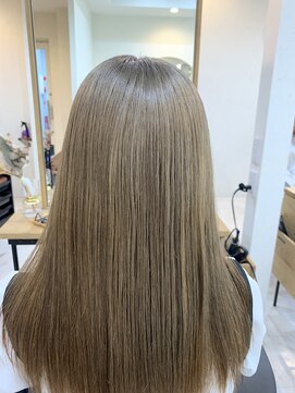 エリス ウメダ(Eliss umeda) ミルクティーベージュカラー