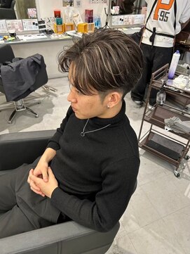 キング(K!ng) 縮毛矯正髪質改善ハイライトレイヤーカット枚方美容室エクステ