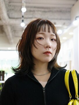 顔まわりレイヤーのウルフボブ