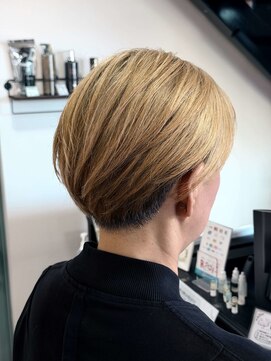 大人かっこいい 刈り上げショート　ショートボブ