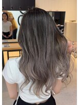 サロウィン 下北沢(SALOWIN) コントラスト強めなグレージュのシャドールーツ