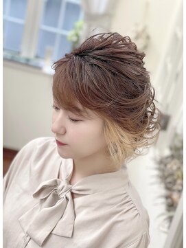 ティーズヘアイナガキイヴピアジェ 外ハネスタイル