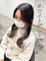 コワファーストナガサキシャンプーボーイ(COIFF1RST NAGASAKI SHAMPOO BOY)&nbsp;インナーカラー×ホワイトグレージュ！