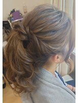 ビスポーク(BESPOKE)&nbsp;20代30代40代♪大人可愛いブラウンカラーゆるふわローポニー