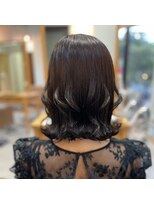 フツーロ 栄(FUTURO) コテ巻き 黒髪