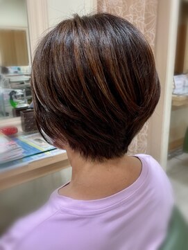 アエラス(Aeolus) ハイライトカラーショート