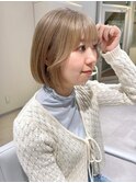 ブロンドベージュ×顔まわりレイヤーボブ