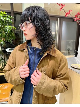 ホロ(hollo) ミディアムウルフレイヤーパーマプードルパーマ