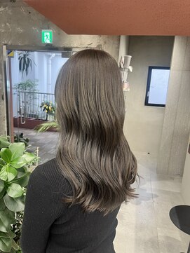 キャラハーフ 池袋東口店(KYARA HALF) 赤みのない透明感オリーブカラー