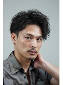 黒髪ツーブロックツイストスパイラルビジネスショート