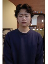 エディ(Edy)&nbsp;メンズセンターパートカルマパーマケアパーマ眉毛カット韓国ヘア