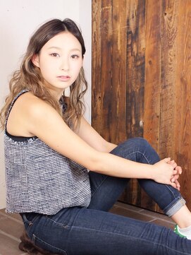 ピースラビングプラスハーツ(PEACE LOVING+HEARTS) 外国人風ナチュラルウェーブ＆カラースタイル