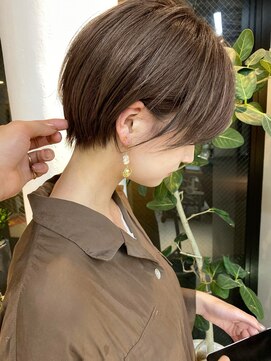 ミィ 浦和(mee) 【mee.】モスグレージュ　束感コンパクトショート