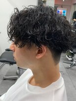 フィフスワン(fifth one)&nbsp;波巻きパーマセンターパートツイストパーマメンズマッシュパーマ