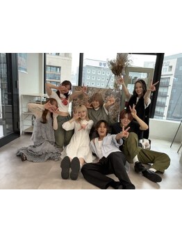 《女性スタイリスト在籍多数》女性ならではの柔軟な目線で、お悩みやご要望をお伺いし丁寧に施術します♪