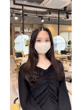 ティア(Tia.) (レイヤーカット/センターパート/内巻き/ロングヘア)