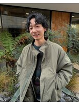 オムズ(OM's)&nbsp;センター分けパーマニュアンスパーマスパイラルセンターパート