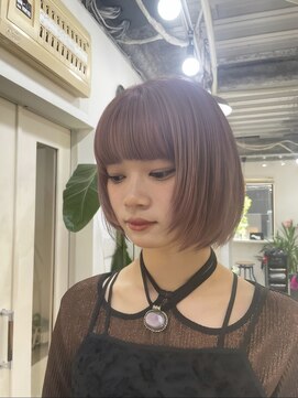 アイズ 横浜(IS) 横浜/顔周りカット/切りっぱなしボブ/ハイトーンボブ/ピンク