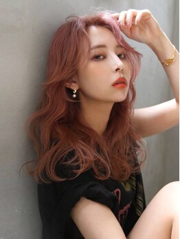 ヘアーズ ベリー 川西店(hairs BERRY)の写真/【川西能勢口駅すぐ】ナチュラルな外国人風カラーをお手頃価格で！透明感のある柔らかいイメージに◎
