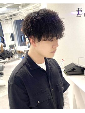 ユーフォリア 渋谷グランデ(Euphoria SHIBUYA GRANDE) 波巻きパーマ ナチュラルマッシュ メンズツーブロック MOMO