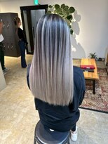 メリー オオサカ(Merly Osaka)&nbsp;white gray balayage