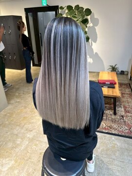 メリー オオサカ(Merly Osaka) white gray balayage