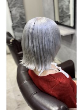 グラッジ 池袋(GLADGE) ホワイトシルバー