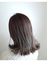 リアン(Lien) くくれる長さの外ハネボブに透明感のあるシナモンベージュ