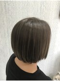 極細ハイライトで動きのあるボブスタイル