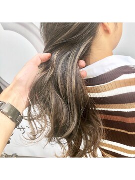 キー(kｅｙ) アッシュベージュ