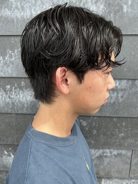 ヒュイル バイ ニアウ(Hwyl by Niau) メンズマッシュセンターパートスパイラルパーマニュアンスパーマ