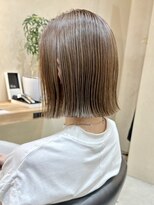 ヒビヲ(HIBIO)&nbsp;ワンブリーチダブルカラーハイトーンショート切りっぱなしボブ