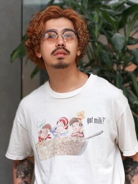 ブロック(bloc) スパイラルパーマ ブリーチ ブラウン アップバング 束感 30代