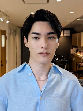 マノハル(MANOHARU) センターパートの艶感大人メンズショート